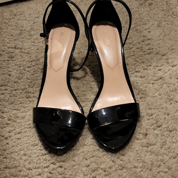 Black strappy heels - Picture 1 of 3